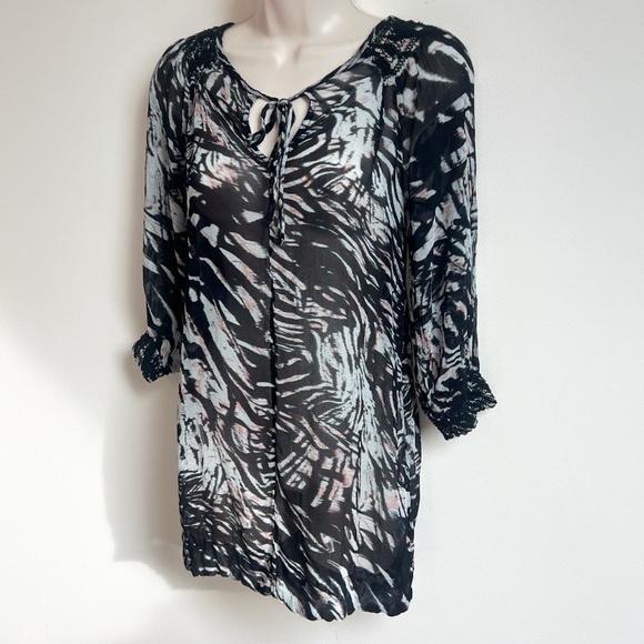 Gypsy 05 Semi Sheer 3/4 Sleeve Tunic Blouse Pullover Keyhole Scoop Neck Black - Picture 3 of 9